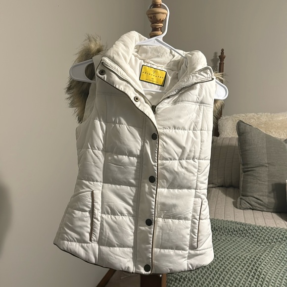 Prince & Fox Vest - Picture 1 of 4